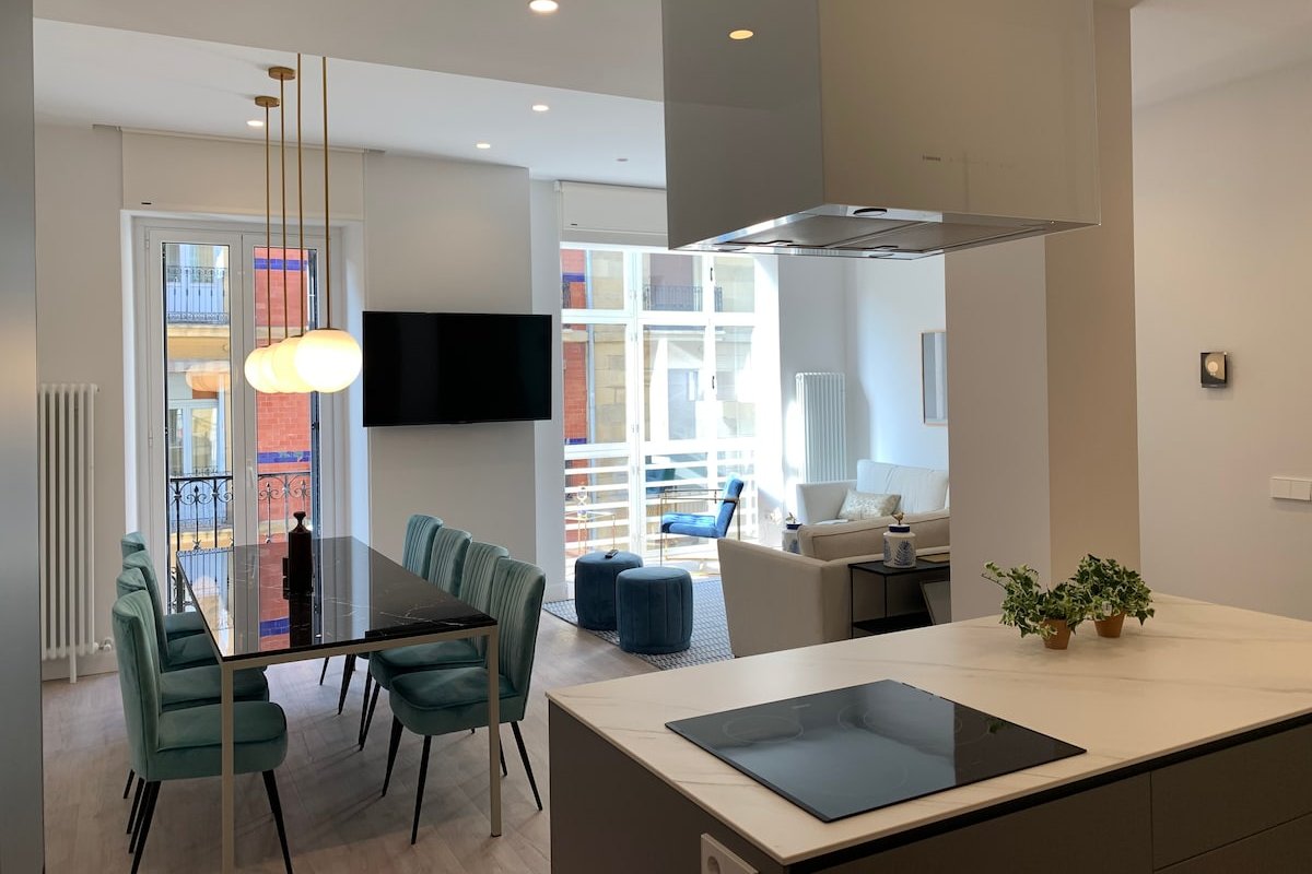 ARRASATE SUITE Stylish, Central and New. gallery image 2