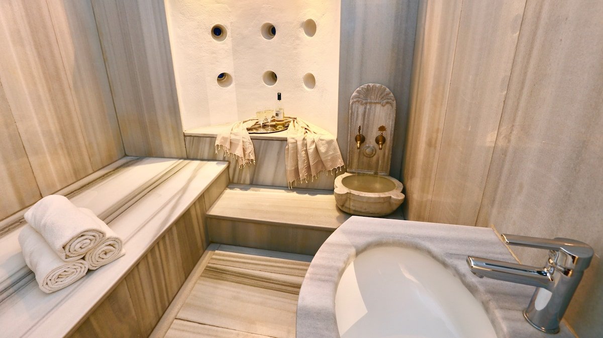 Large Groups – Space, Style, Views in Galata! gallery image 4