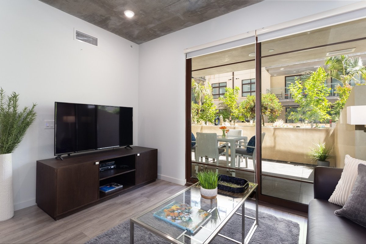 Upscale 4BR Apartment in Prime Location gallery image 2