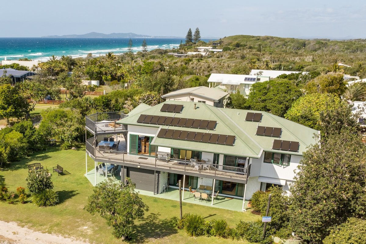 Teewah Tranquility Beach House _ Noosa North Shore gallery image 2