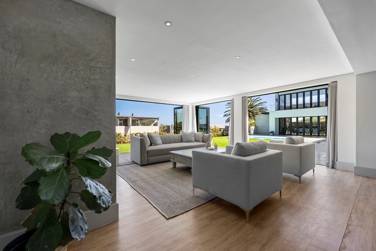 Sublime Camps Bay villa, by Steadfast Collection gallery image 4