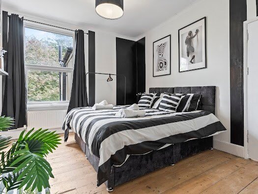 Chic 5 BDR House | 10 Beds | Guests 10 | Parking gallery image 4