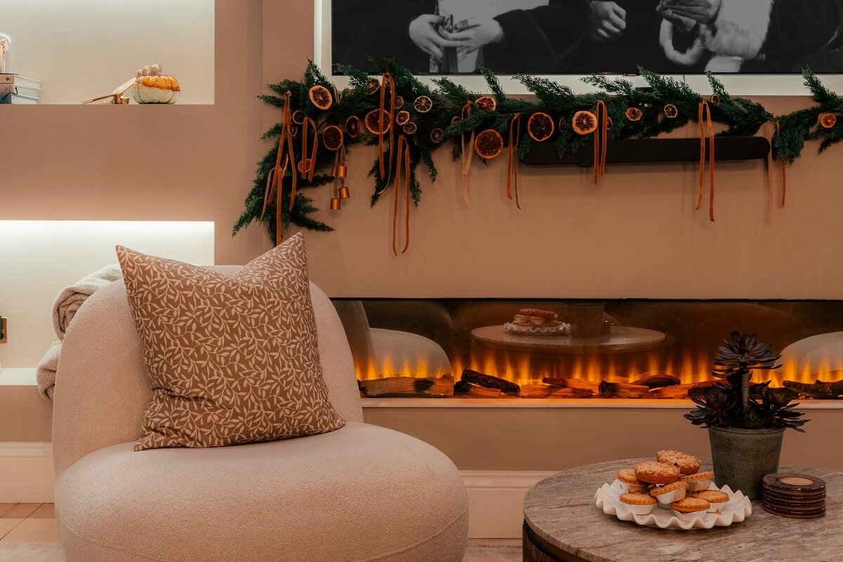 Beautiful Fulham Townhouse with Games Room & Bar gallery image 4