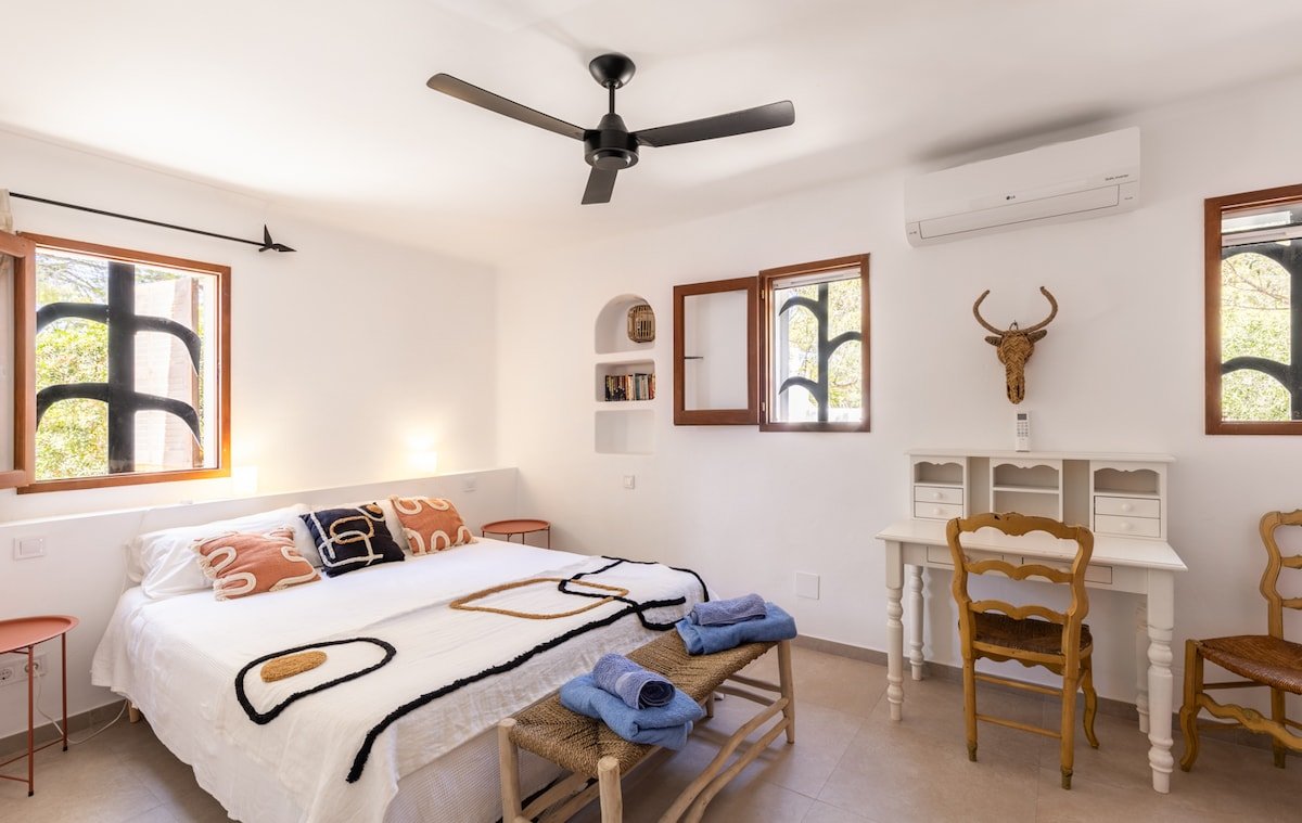 Villa Ancora – Views at La Mola gallery image 5