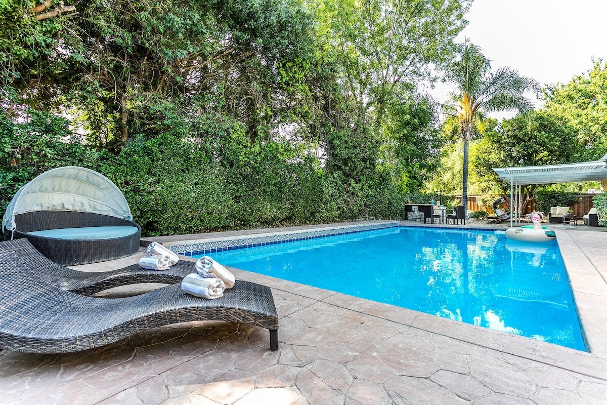 Villa Sausalito – Newly Designed 4BR HOUSE w/ POOL gallery image 2