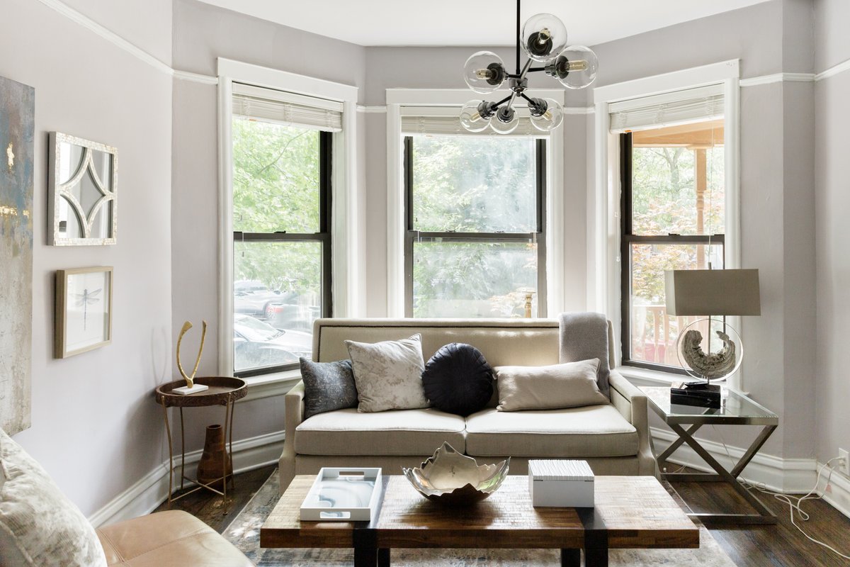 Contemporary Apartment Near Wrigley Field w/ Yard