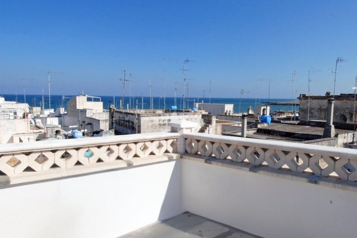 HelloApulia – Spacious Holiday Home with Terrace gallery image 4