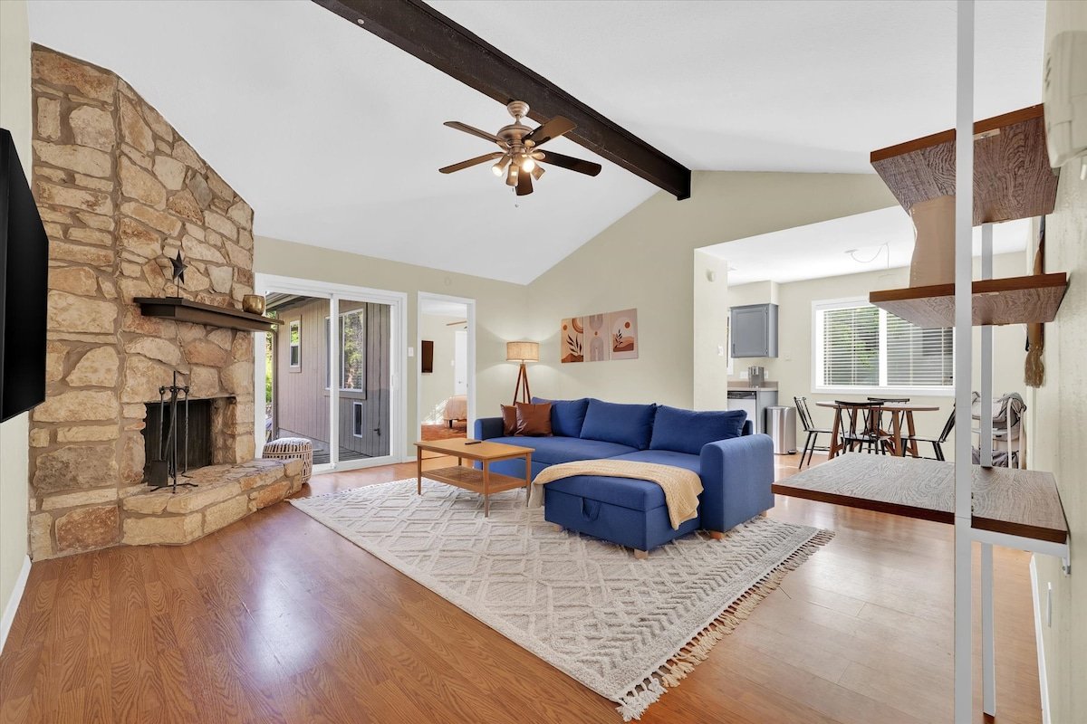 Zilker Villa w/Big Backyard, 5BR 4BA Sleeps 14 gallery image 2