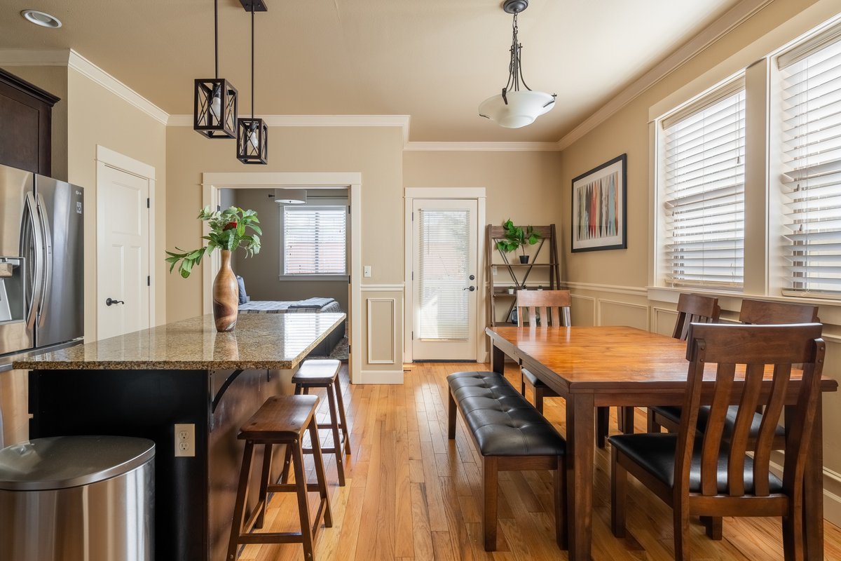 Luxury Home • Great Location • 4BR • Sleeps 12