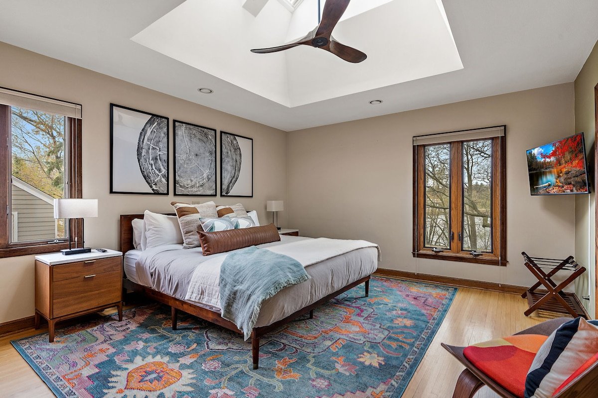 Lake Como Cabin gallery image 3