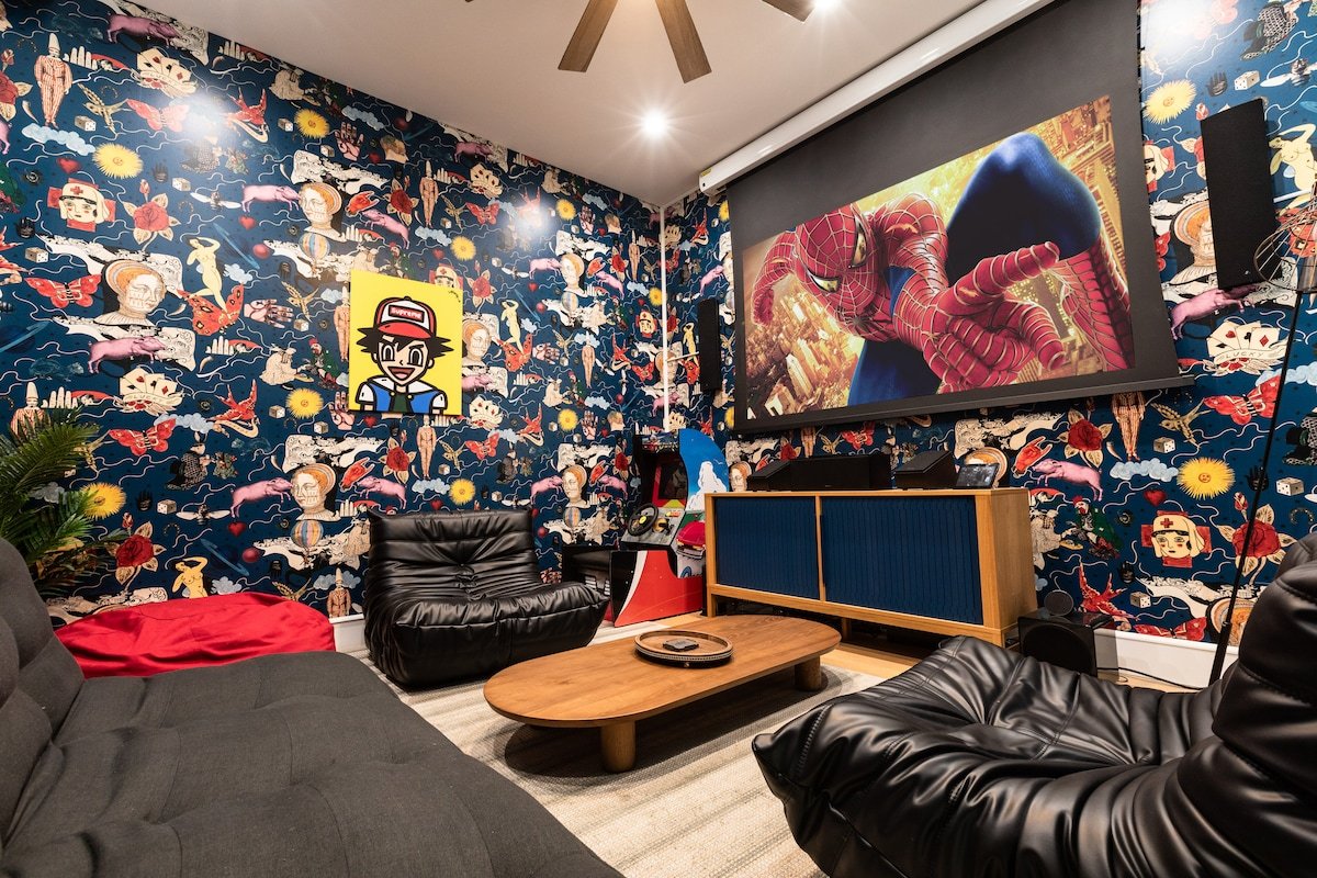 Venice Dream House! Heated Pool/Sauna & Movie Room gallery image 5