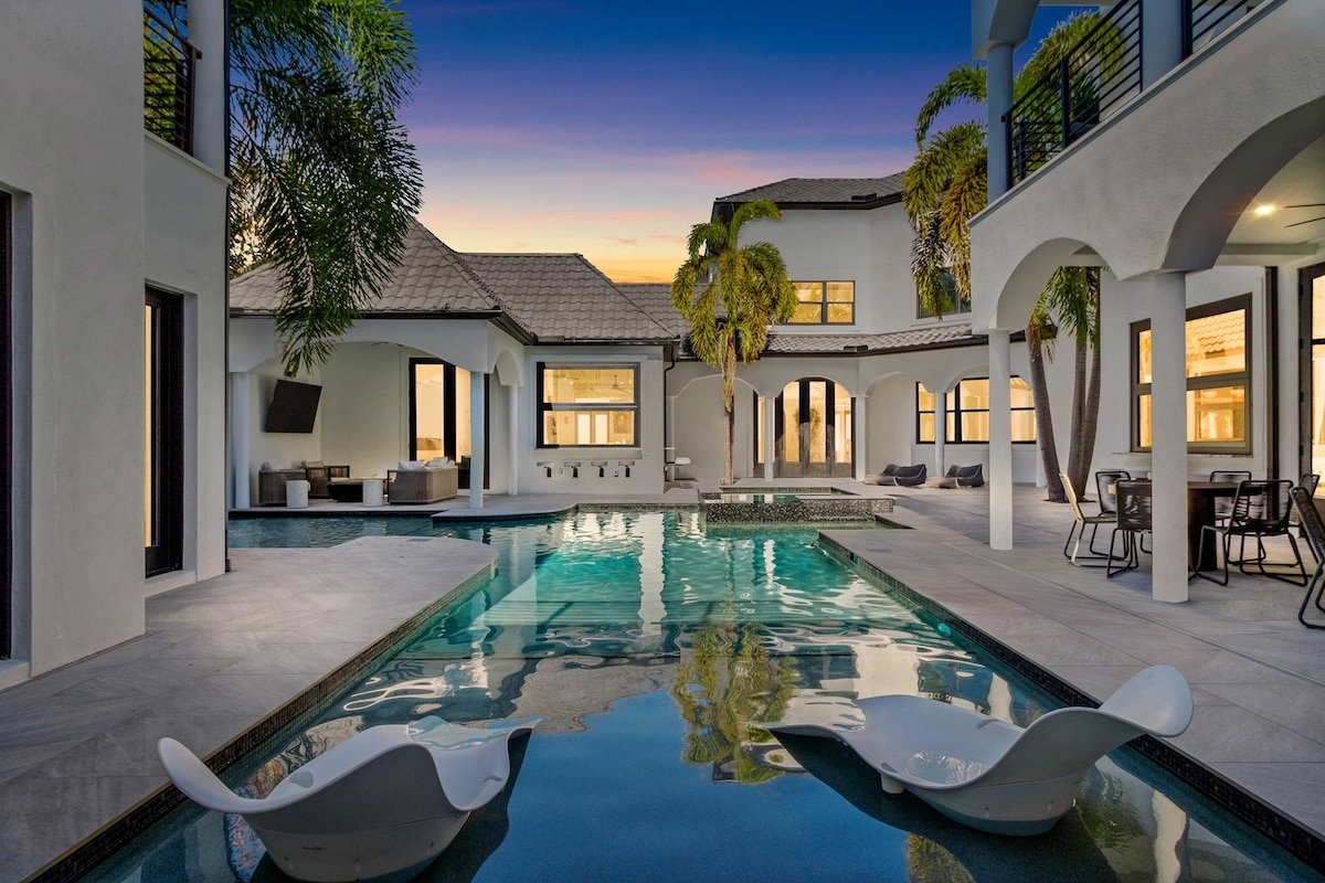 10 Bdrm / 14 Bath Mansion – S. Tampa | Pool | Spa