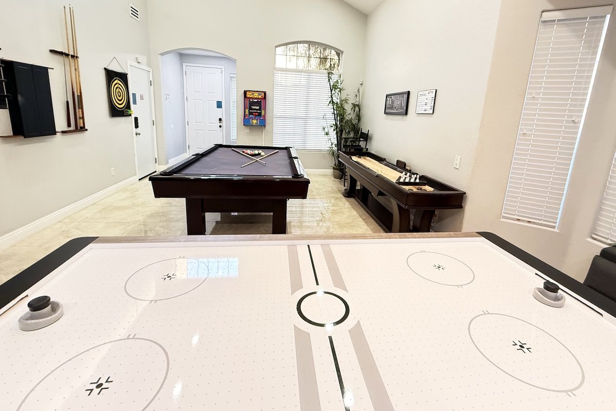 Summerlin Private Resort Pool Spa Sauna Game Room gallery image 3