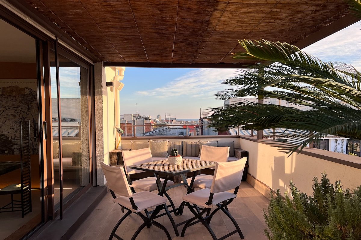 Sophisticated 3-BR Penthouse with Scenic Terraces gallery image 2