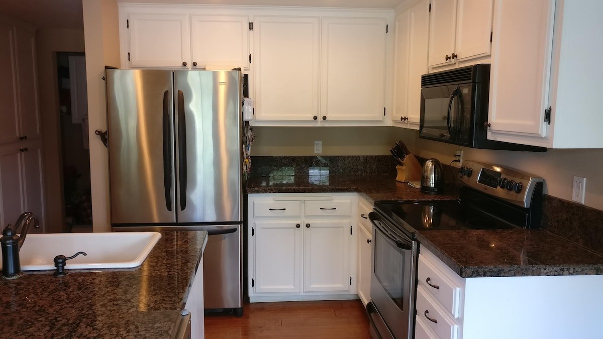 Close to Mountain View Caltrain and Google gallery image 5