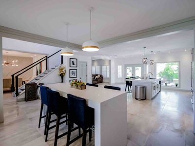 Modern Garden Estate 5br 5 mins from the Strip