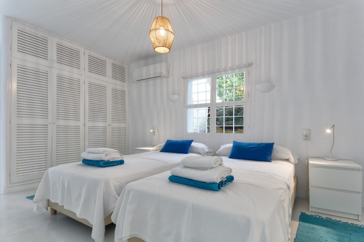 Cala Jondal- Sea view- pool- gym gallery image 5