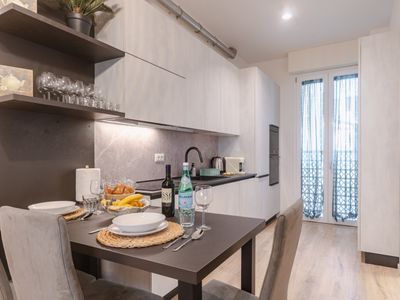 Bright & Modern 4 bedrooms Apartment in Center