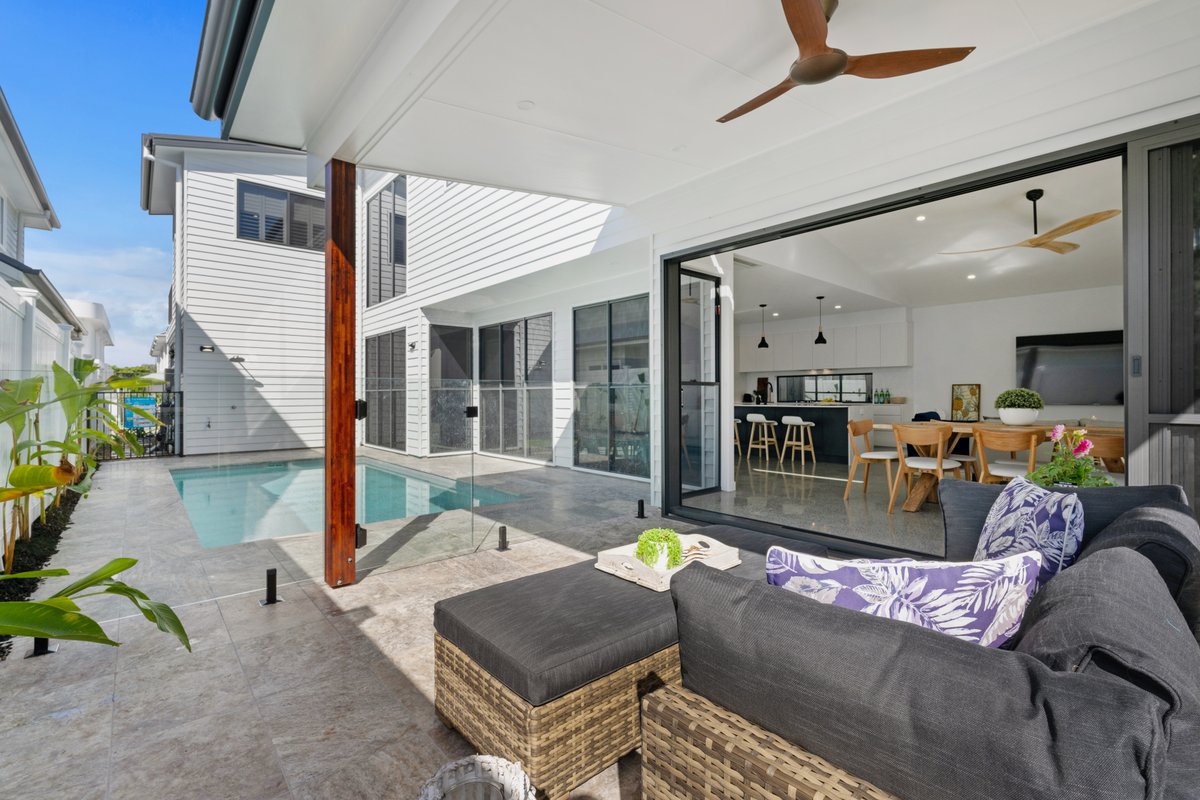 Black Wattle Beach House – just opposite the beach