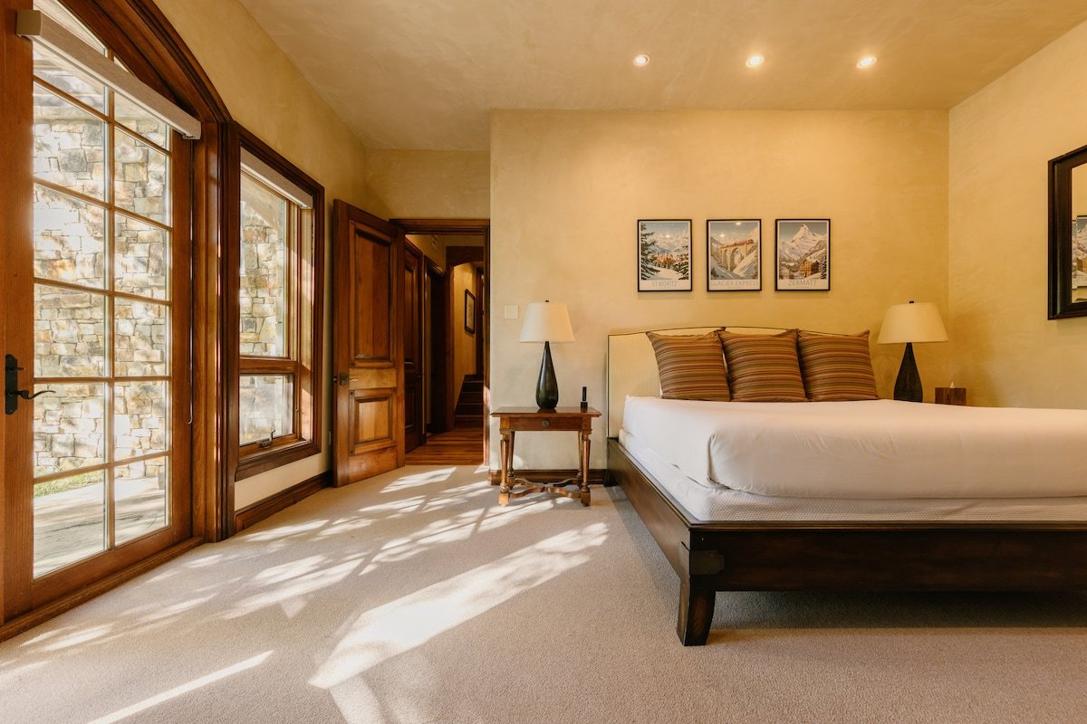 Walk to Ski, Ski Valet, Cabin | By InvitedHome gallery image 4