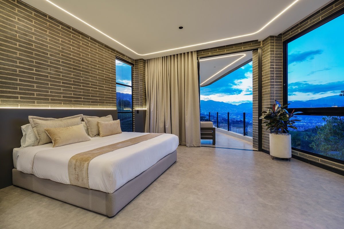 Iconic Villa • Club • Pool • View• 15 Min Provenza gallery image 3