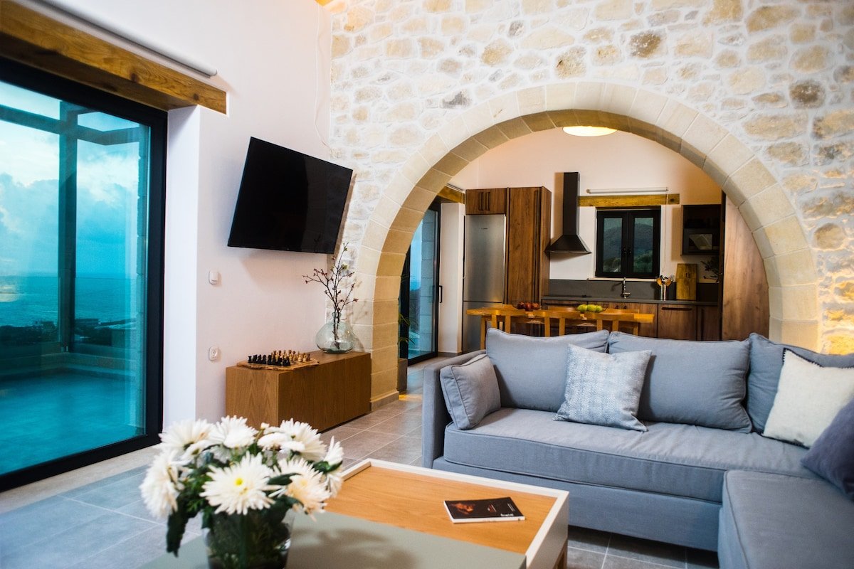 Villa Bespoke, sea view, heated pool, jacuzzi, 3BD gallery image 4