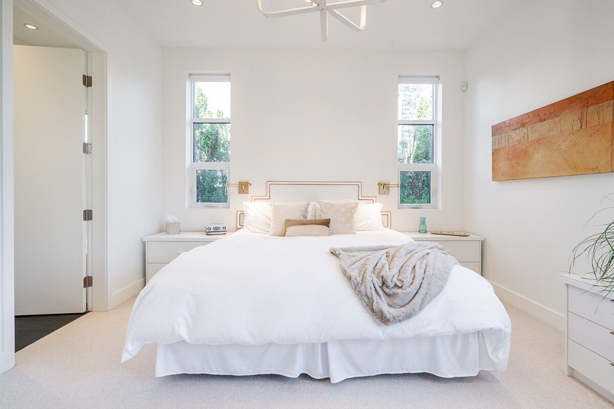 Luxury, 2-Storey, 3 Bedroom Suite in Shaughnessy gallery image 5