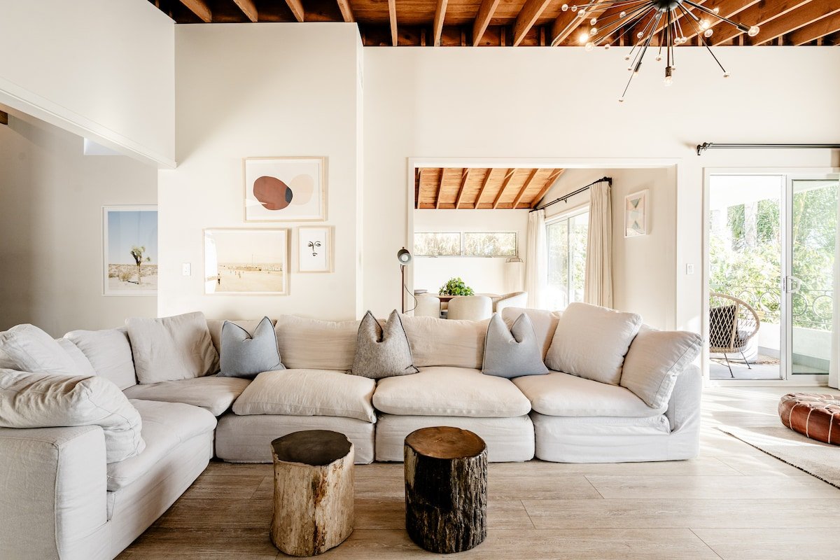 Ocean view. Walk to Carbon Beach. Upscale home gallery image 3