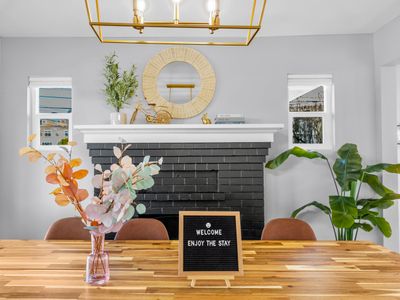 5b2b Newly Remodeled Entire House close to UW & DT