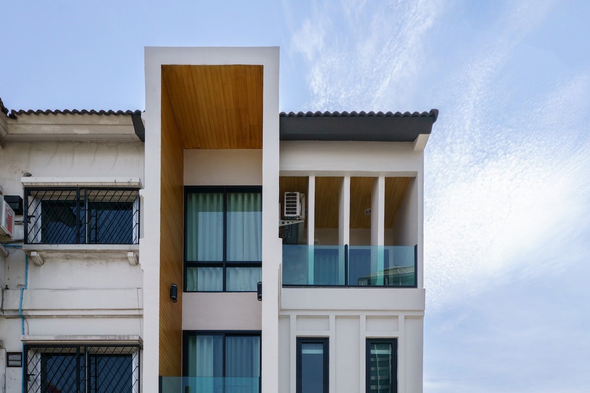 Modern Contemporary 200m BTS / 4BR / 10min ThongLo gallery image 3