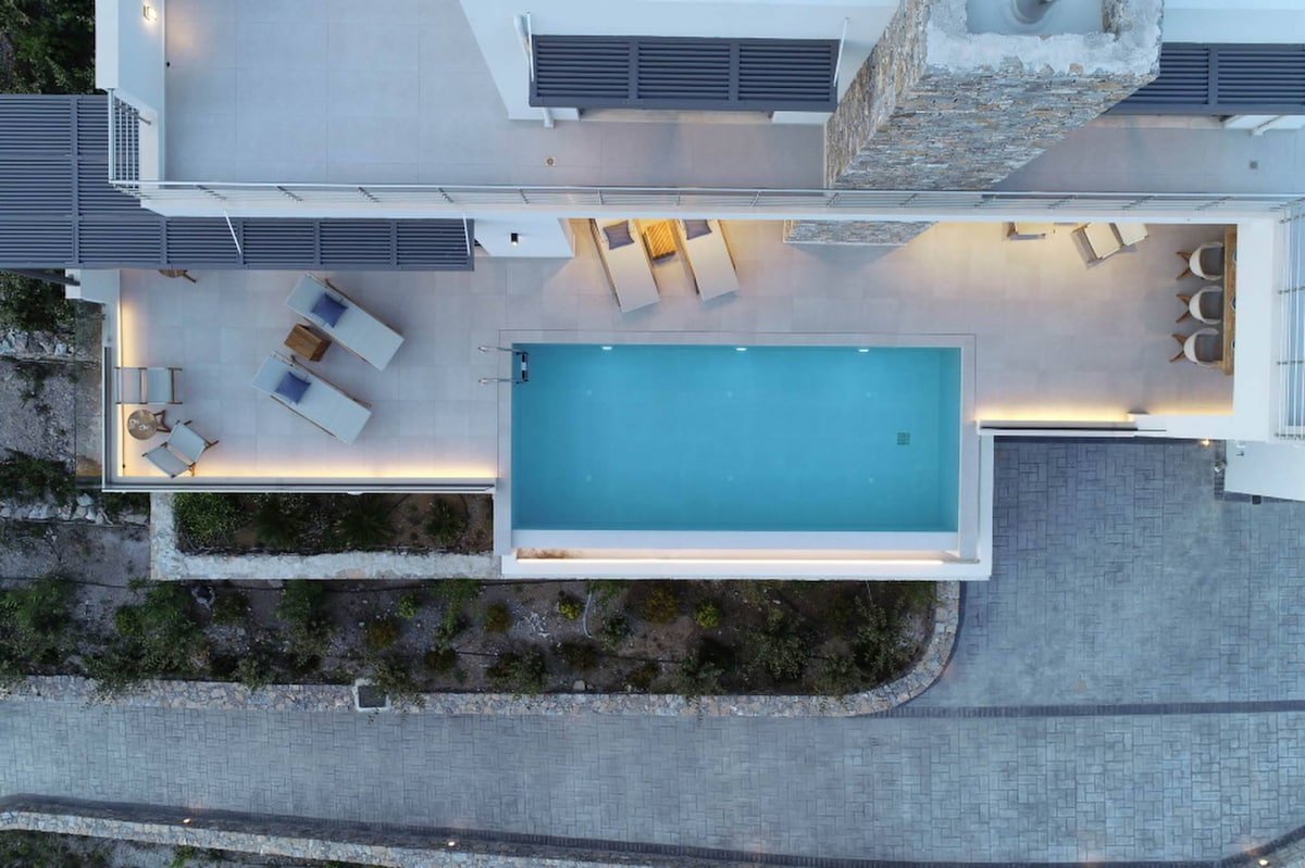 Rozites Luxury Beachfront Villa, By Hellocrete gallery image 5