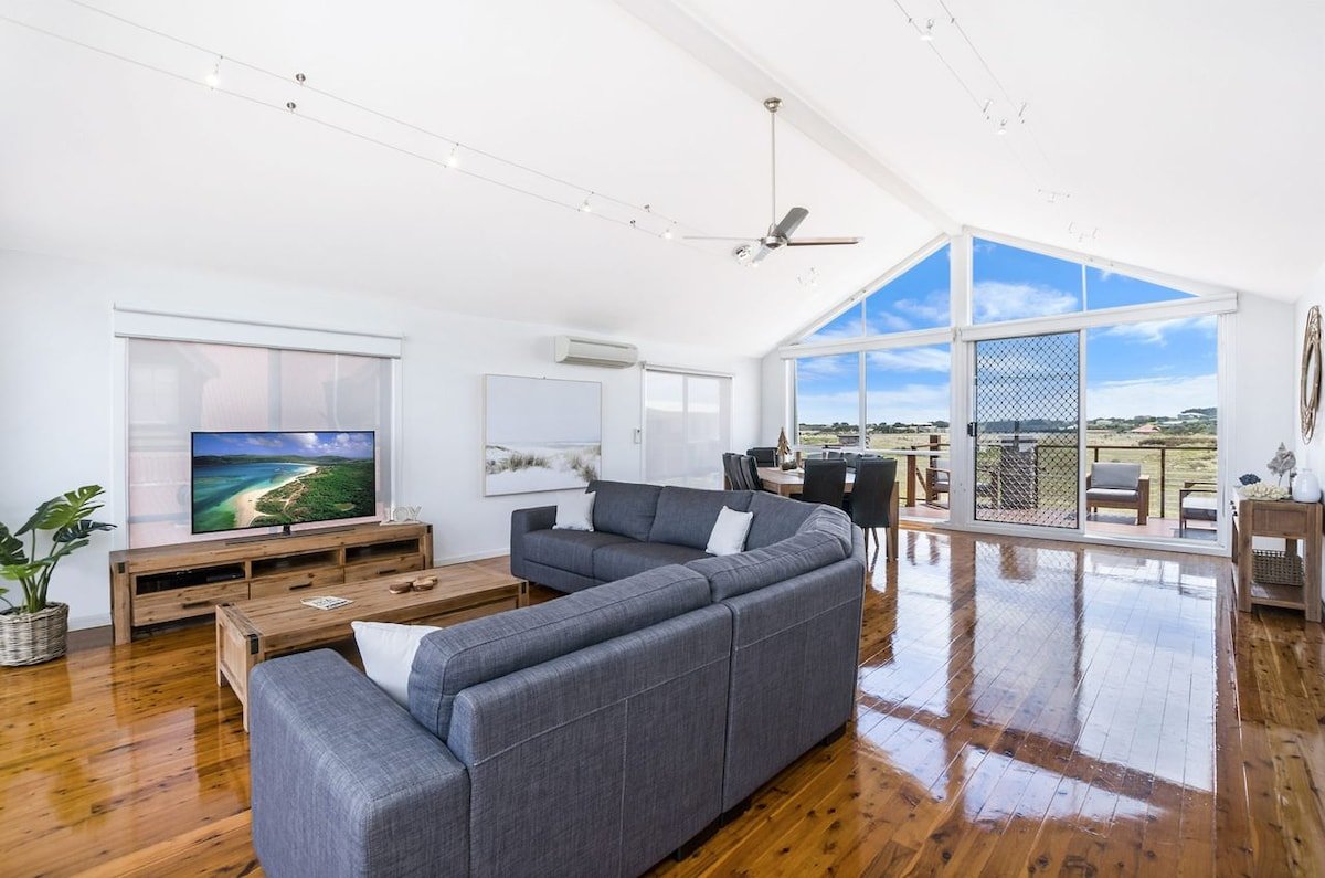 Salty’s with Rural and Ocean Views gallery image 4