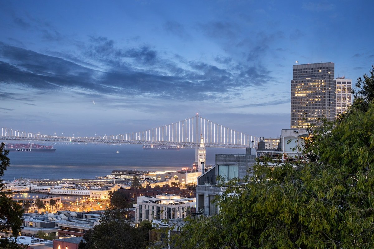 Golden Hour Views from a Charming SF Hideaway gallery image 2