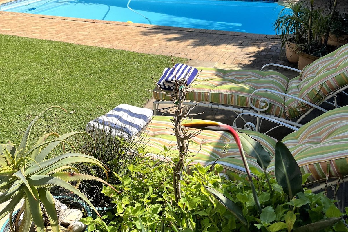 Camps Bay Luxury Villa walk to beach in 2 mins. gallery image 4