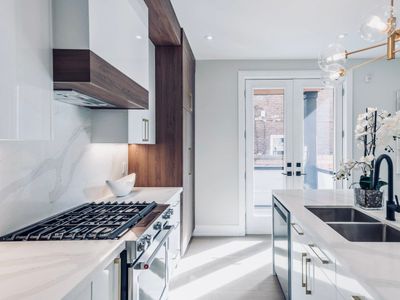 Spacious 3 Bedrooms 3 Baths House Downtown+Parking