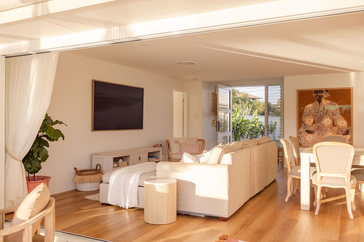 Waterfront luxury accommodation gallery image 3