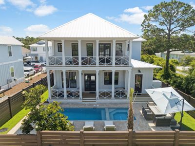 Stunning brand-new getaway w/private pool and spa