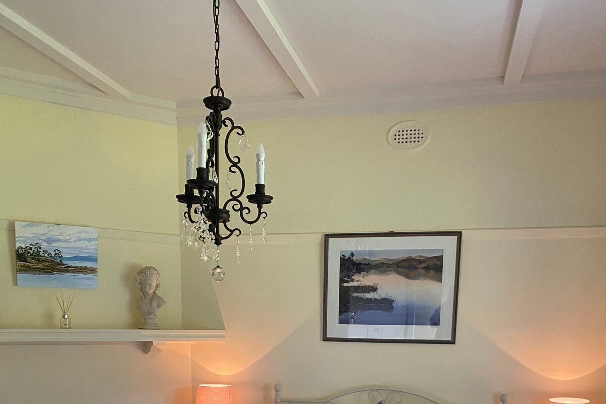 Luxury 3-BR Riverside Homestead Retreat gallery image 5