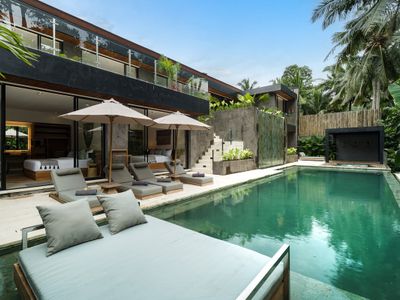 Villa Red Wine : 6 BR Retreat Nearby Ubud Central