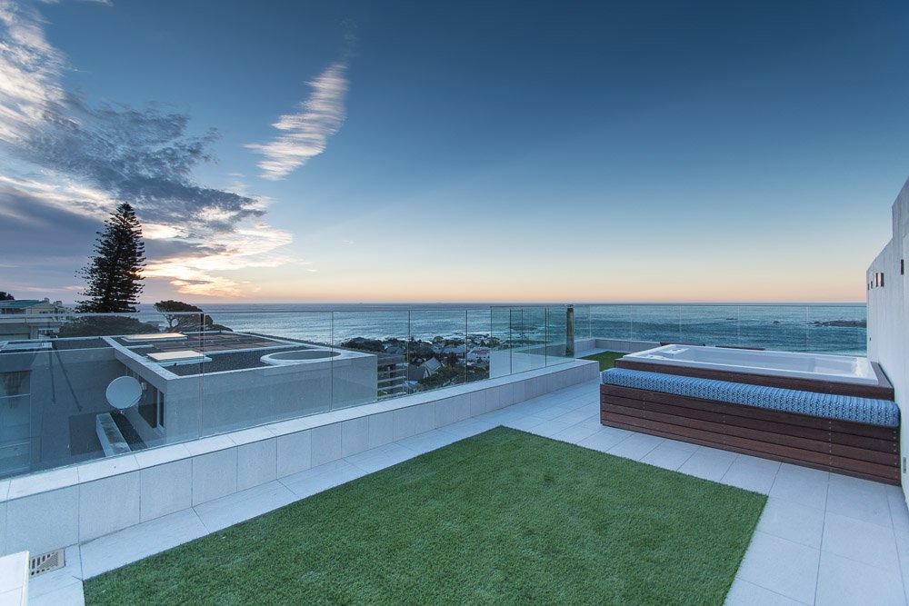Stunning Ocean Villa Rooftop Jacuzzi, Solar Backup