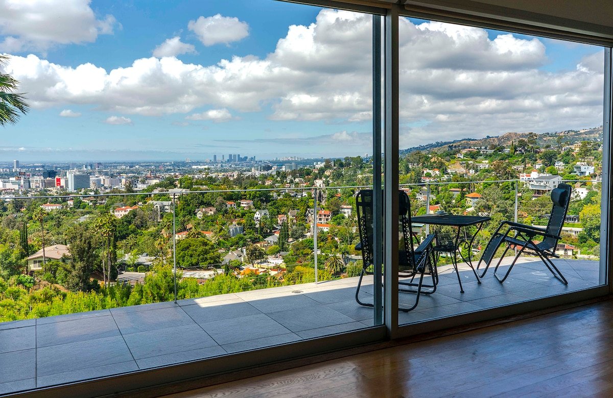 Iconic home Hollywood hills with amazing Views gallery image 5