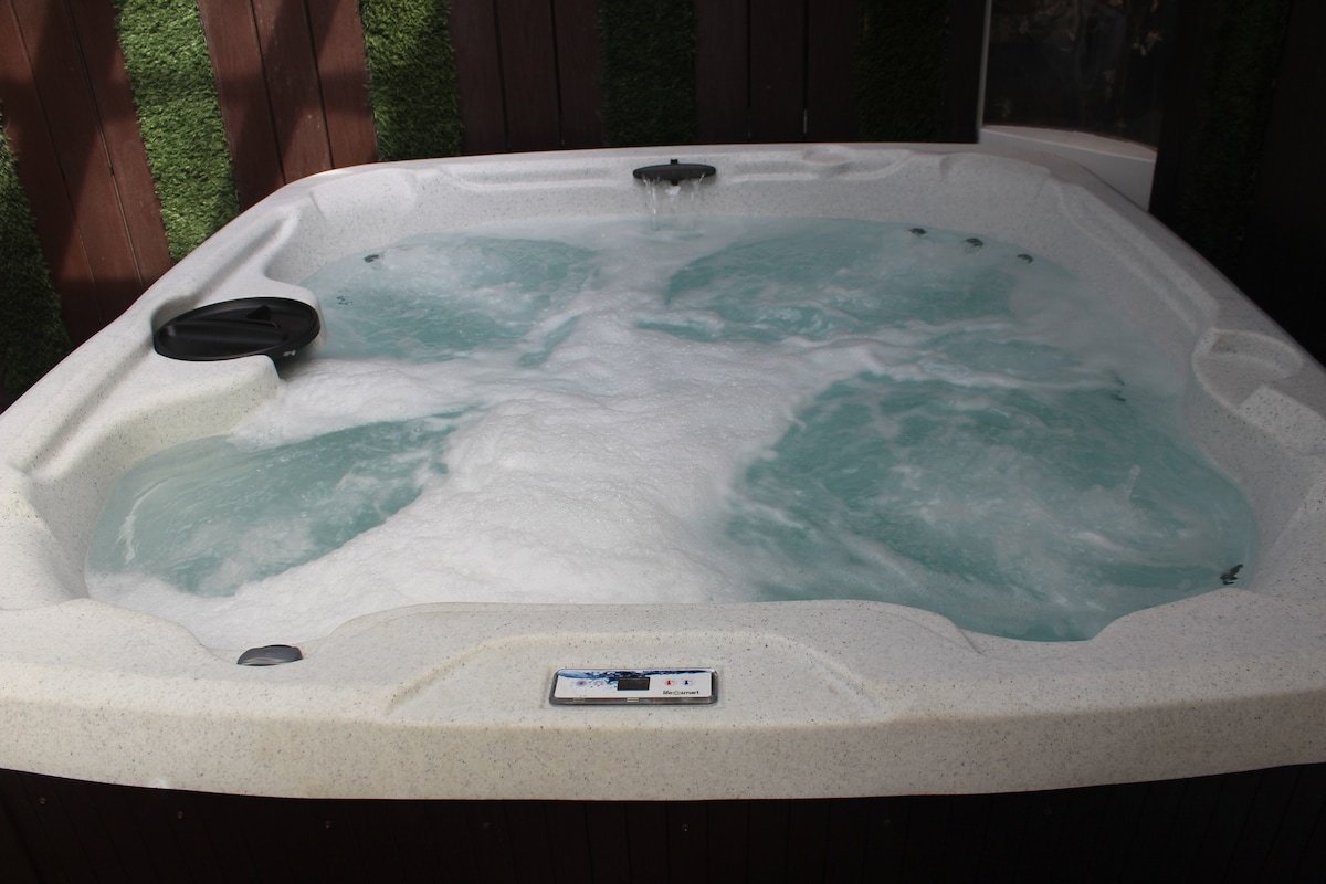 Oceanfront Luxury Oasis Jacuzzi, Gazebo, Gym, Yard gallery image 4