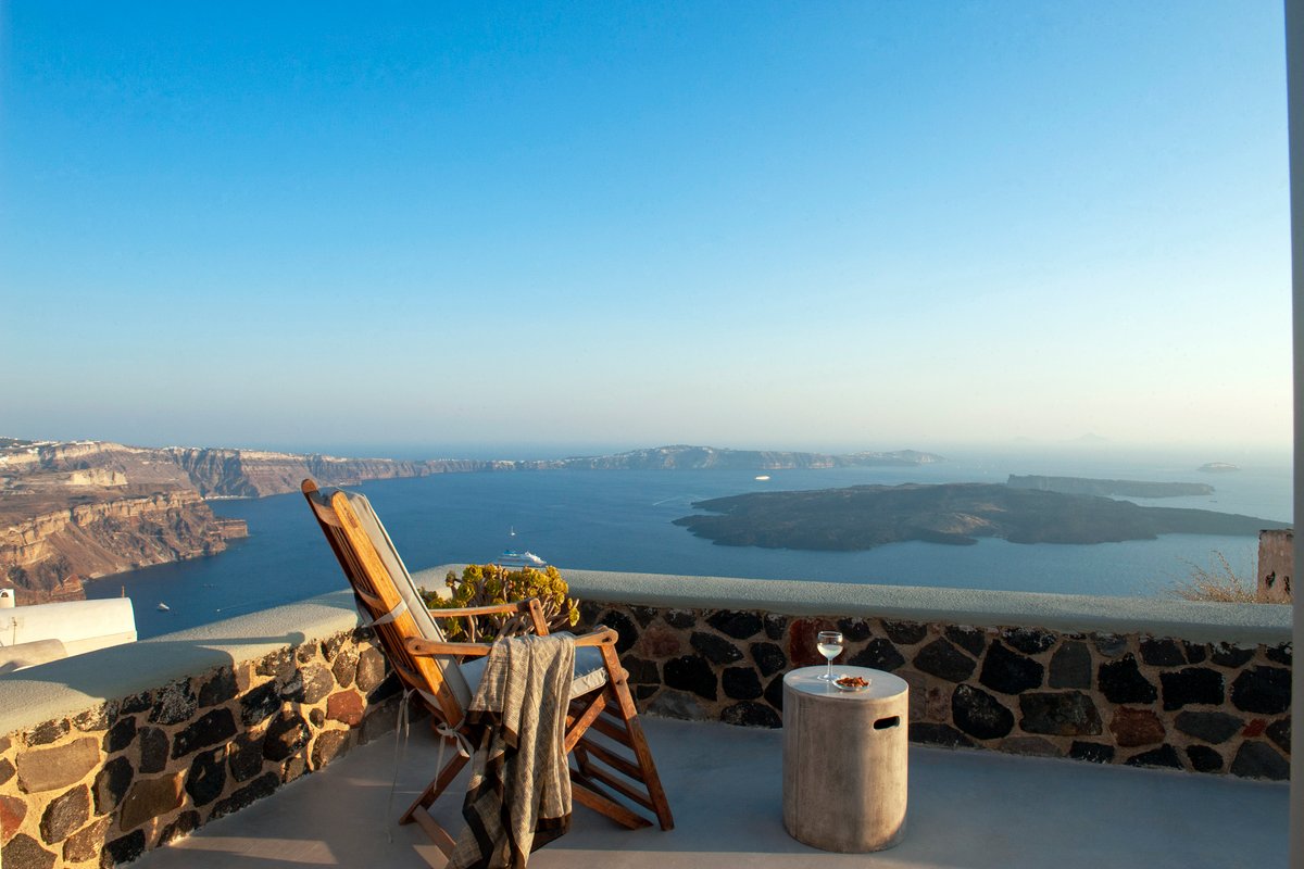 Private Villa for 6 with caldera view