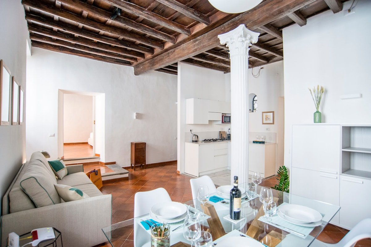 Colosseum, Monti, New Corithian house up to 6 pp gallery image 2