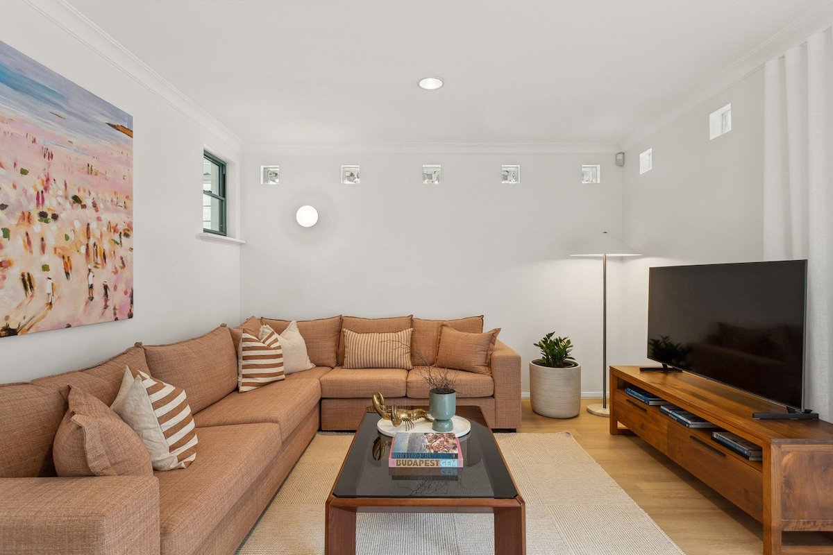 Villa Cott – newly refurbished gallery image 2