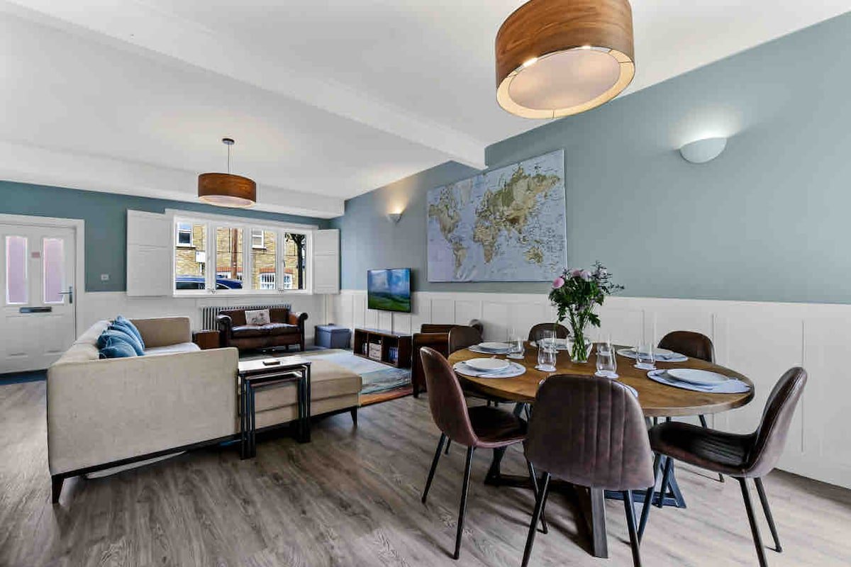 Spacious 4 Bedroom House on Central & Quiet Street gallery image 3