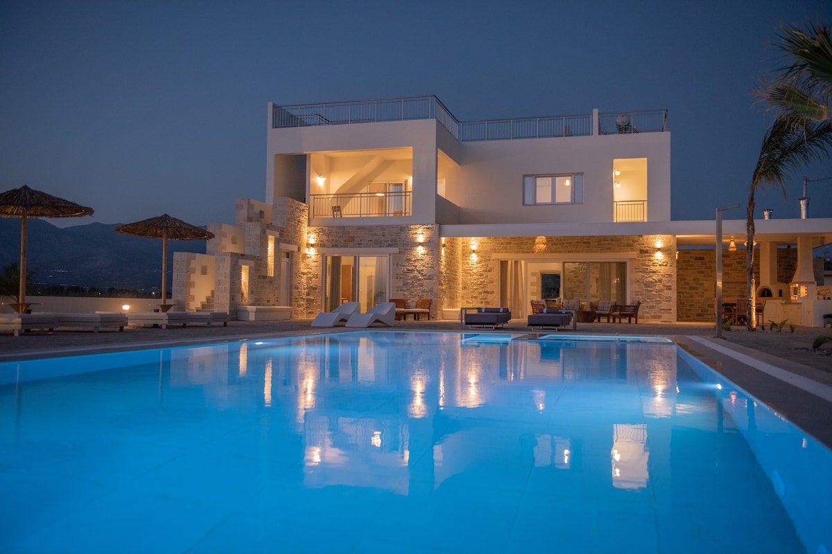 Villa Pnoe Seaside ★ Luxurious, Seafront & Private gallery image 3