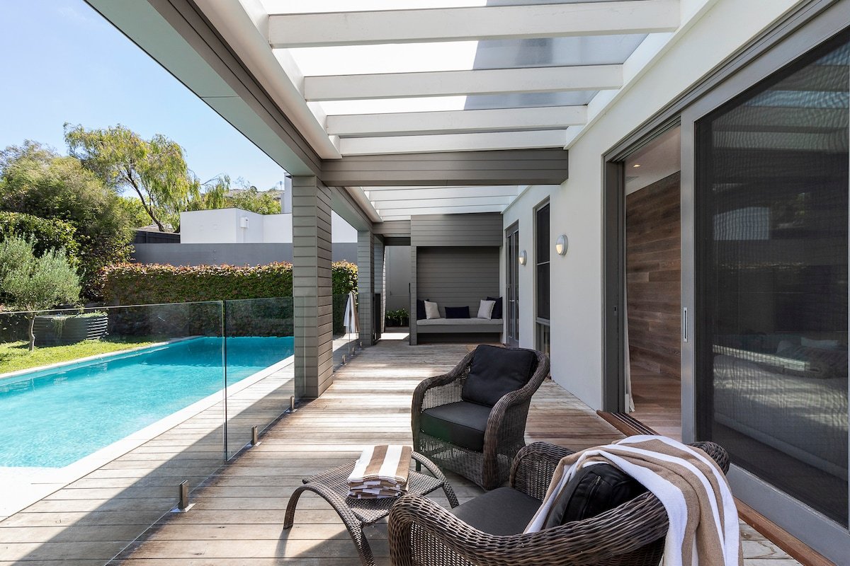 Grand Beachside Villa gallery image 2