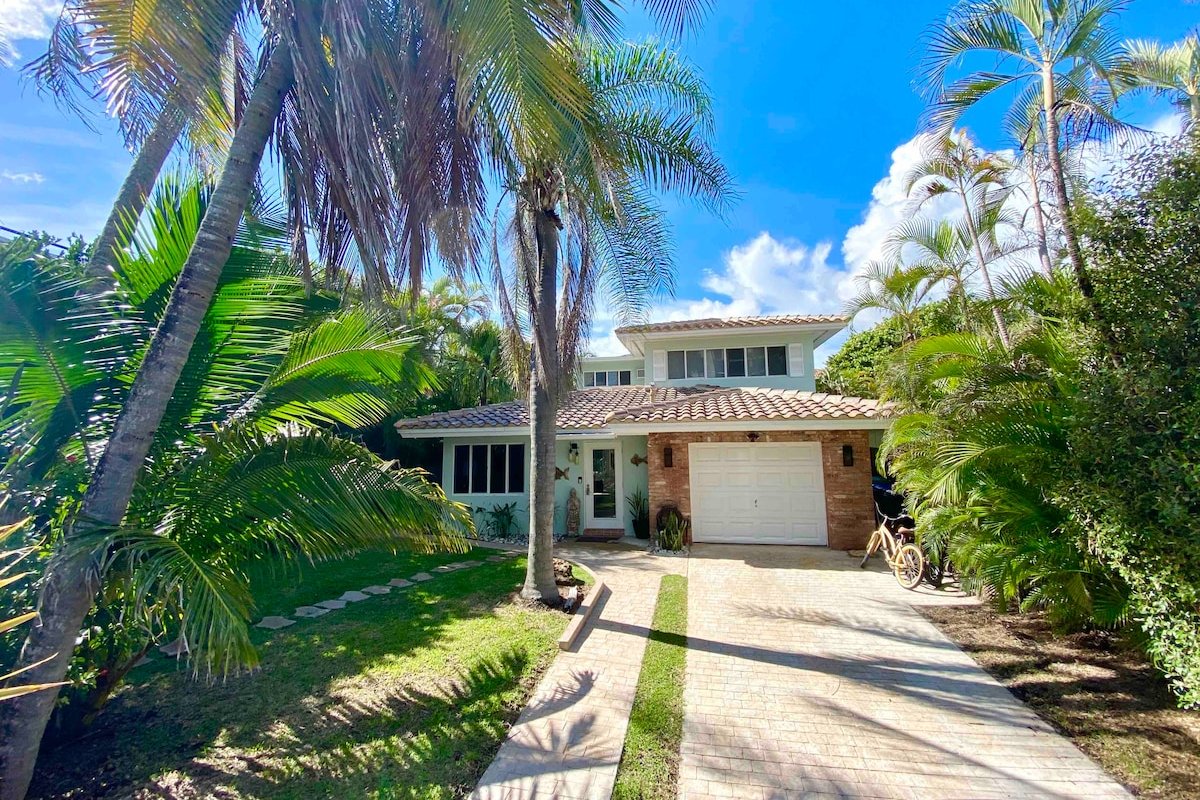 Beautiful Beach Pool House gallery image 3