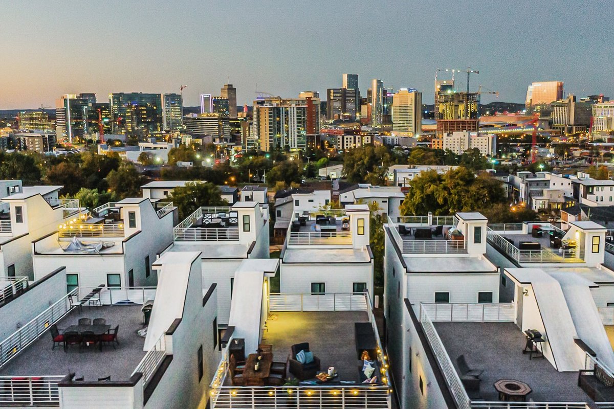 The Rooftop House Nash – Skyline View, Walkable!